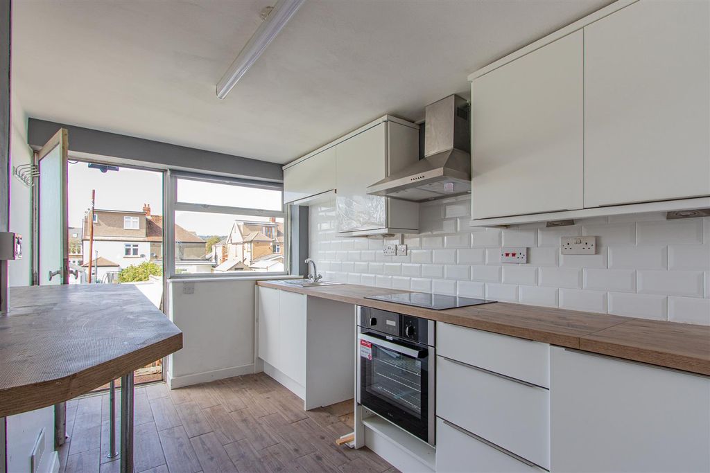 Property photo 2 of 12 St Isan Road 54-2.Jpg