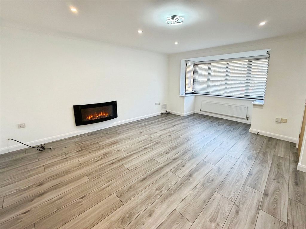 Property photo 2 of 19 Picture No. 15