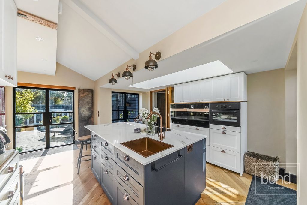 Property photo 3 of 32