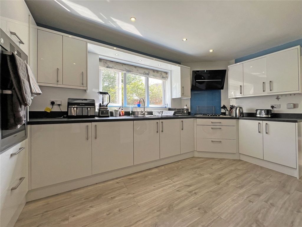 Property photo 3 of 16 Picture No. 17