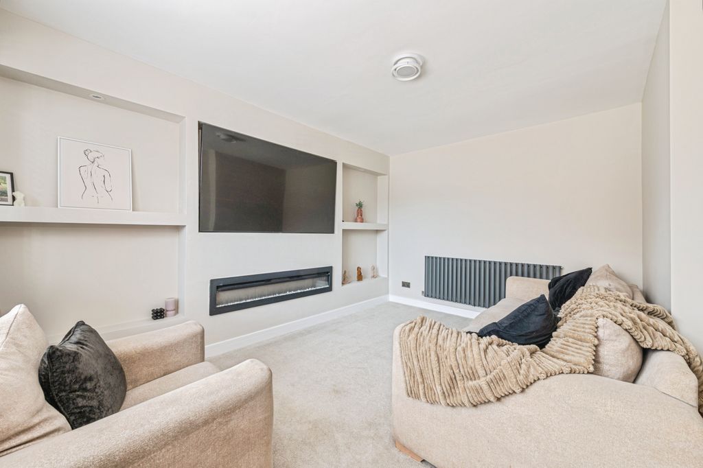 Additional image 6 of 4 bed semi-detached house for saleMardale Road, Dewsbury WF12