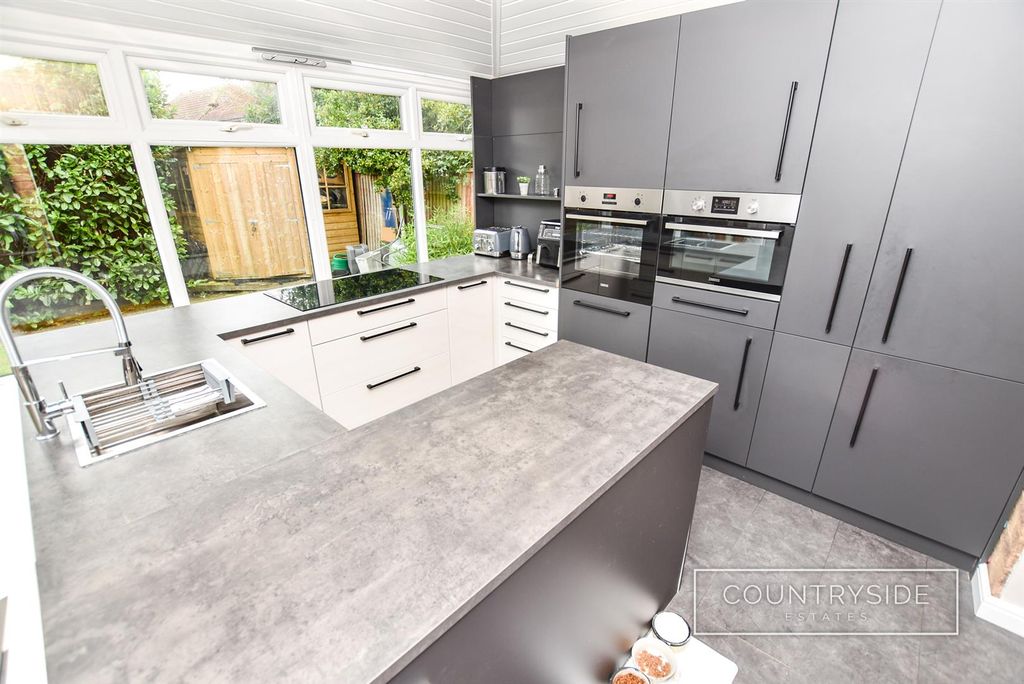 Property photo 3 of 22 Luxury Kitchen