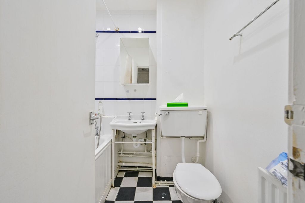 Property photo 2 of 8
