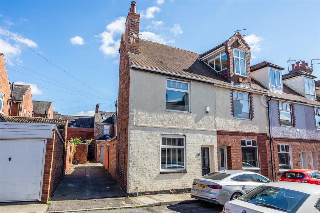 Property photo 1 of 11 4 Ms
