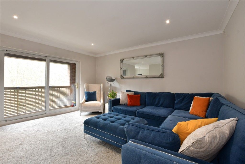 Property photo 2 of 12 Lounge