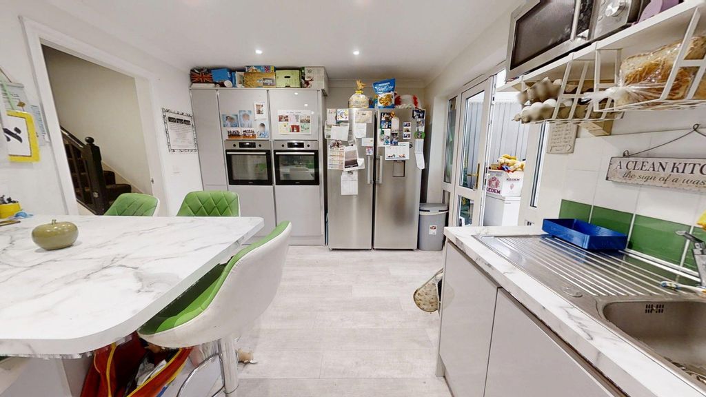 Property photo 3 of 17 Butterstile-Avenue-08072025_122427.Jpg