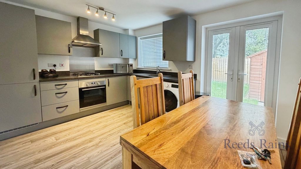 Property photo 3 of 17 Pbox-Img.Jpg