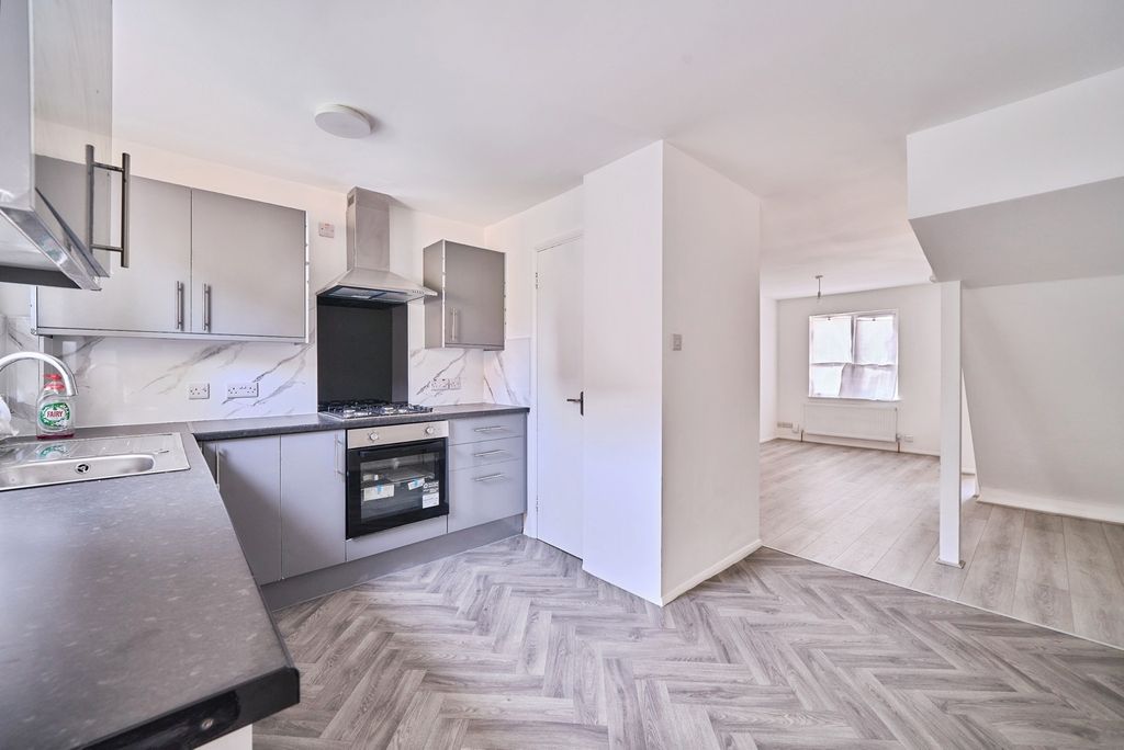Property photo 1 of 18 Pbox-Img.Jpg