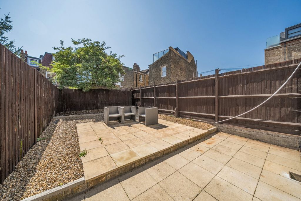 Property photo 2 of 9 Picture No. 12