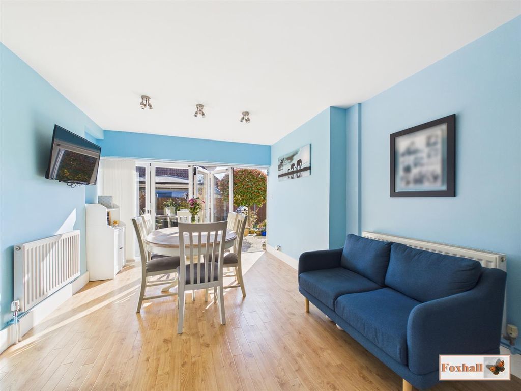 Property photo 3 of 33 Kitchen/Diner/ Family Area