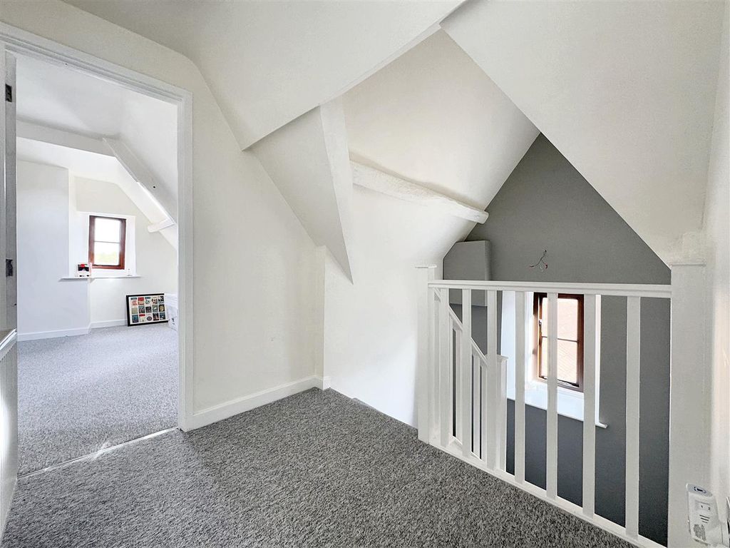 Property photo 3 of 13 Landing