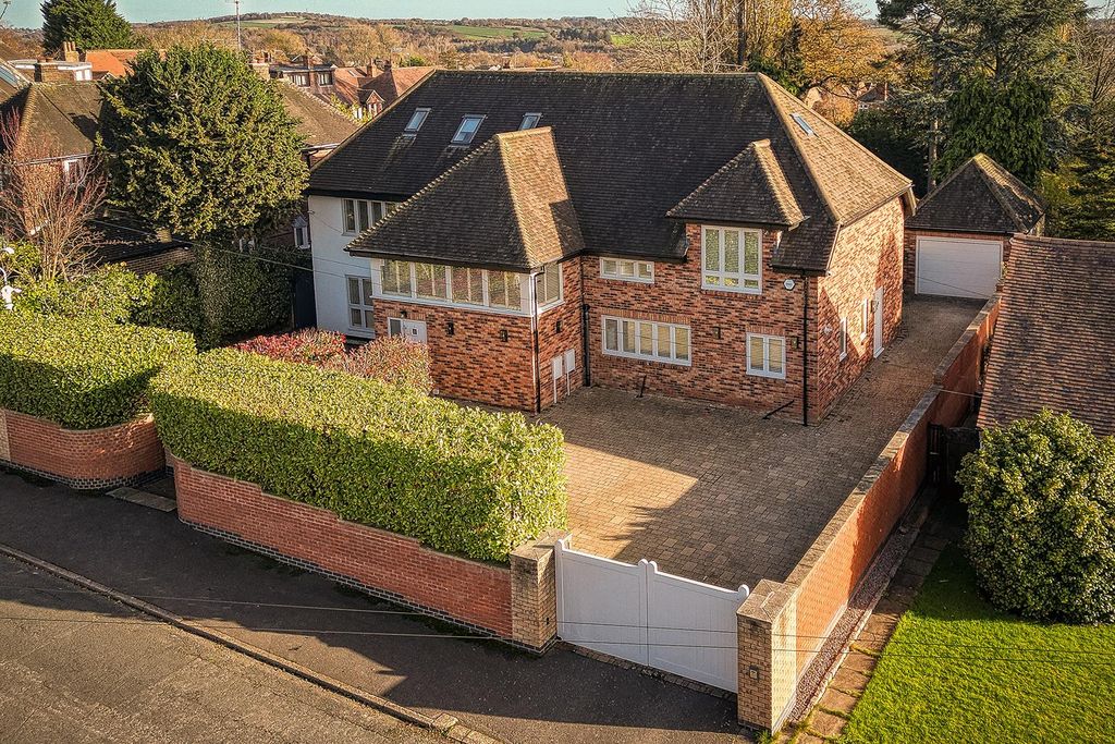 Property photo 1 of 36