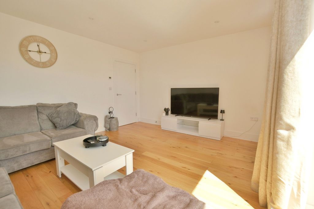 Property photo 2 of 17 Pbox-Img.Jpg
