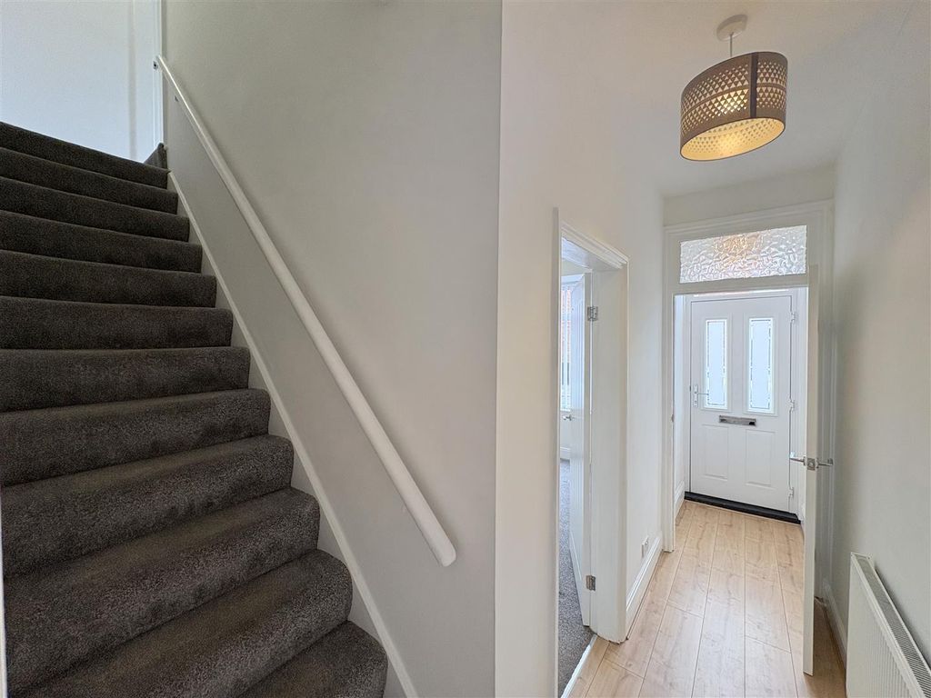 Property photo 2 of 13 Hallway