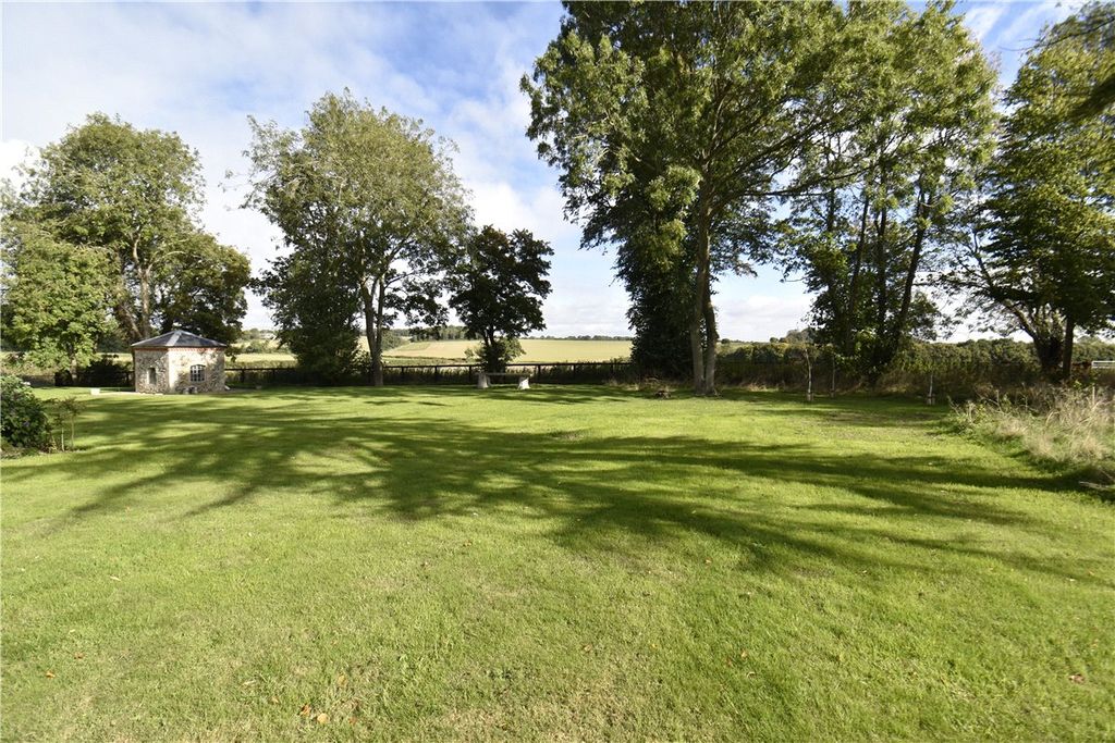 Property photo 3 of 38 Picture No. 25