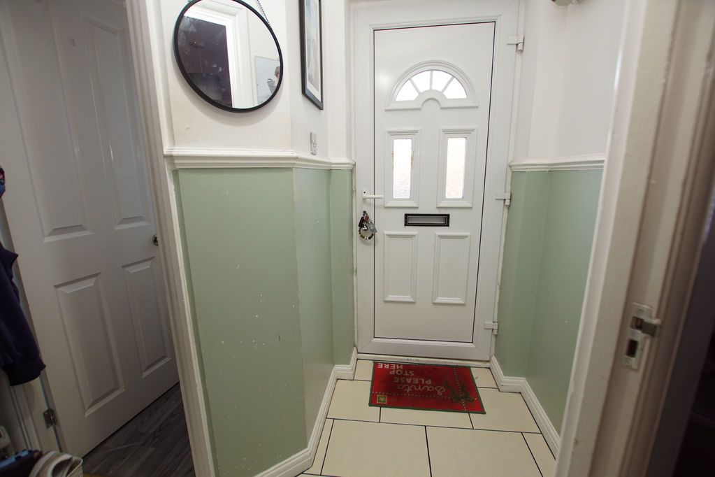 Property photo 2 of 12 Entrance Hall