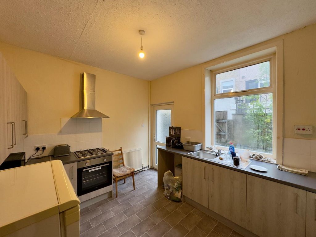Property photo 3 of 10 Hollingreave Road, Burnley, Kitchen Photo, For Sal