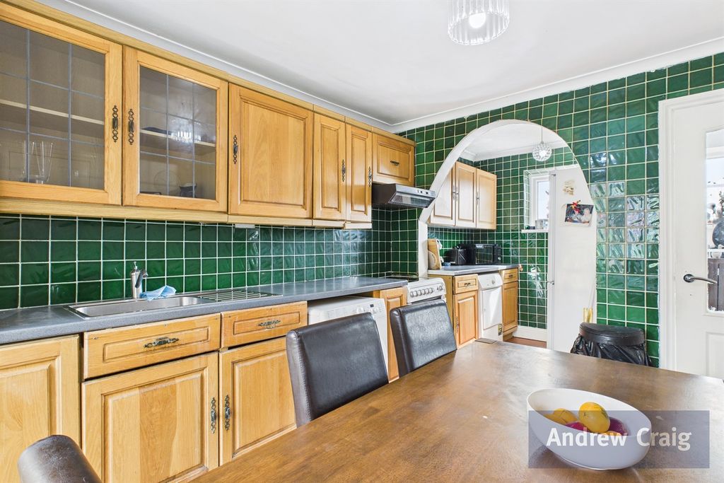 Property photo 3 of 10 Kitchen Diner