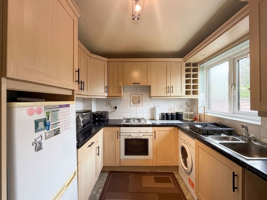 Property photo 1 of 8 Kitchen