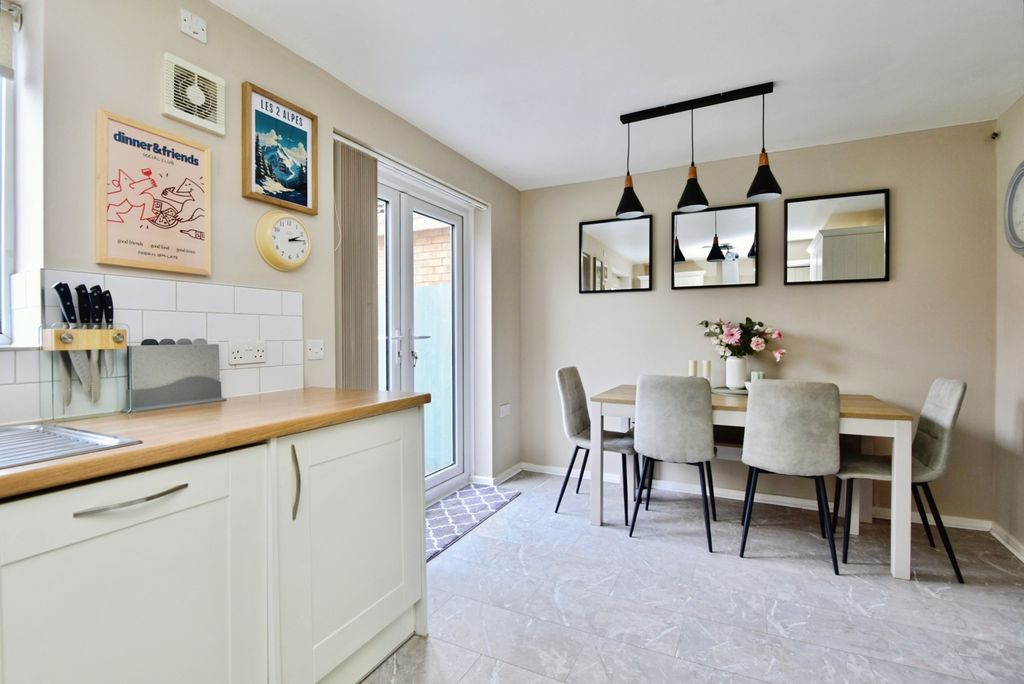 Property photo 3 of 18 Pbox-Img.Jpg