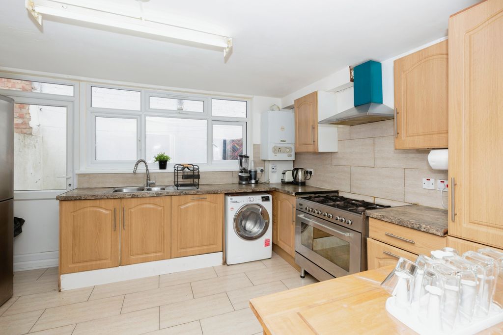 Property photo 3 of 16