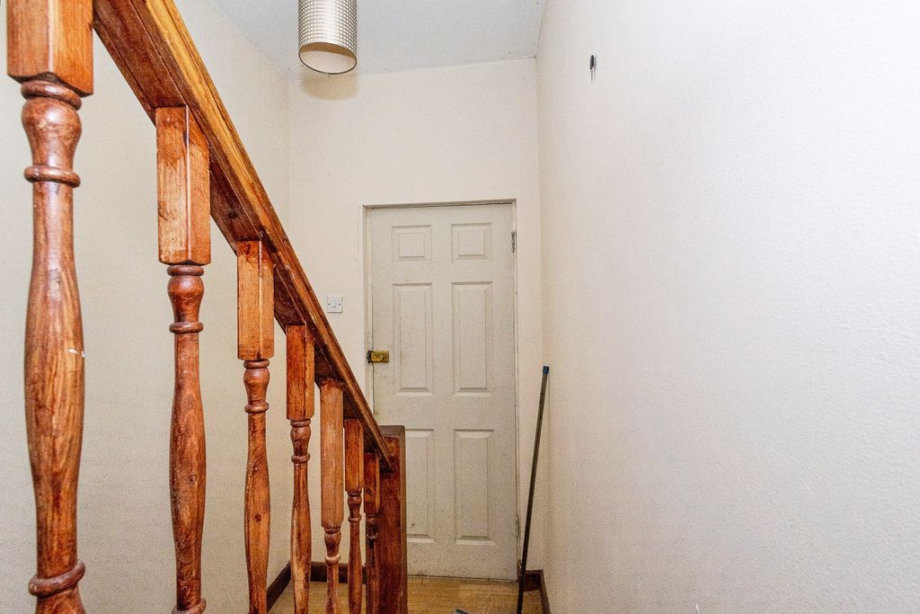 Property photo 1 of 14 Entrance (1)