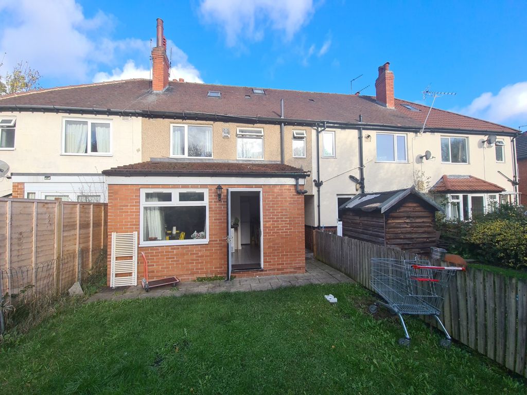 Property photo 2 of 22 A Spacious And Well-Maintained Garden Area Behind ...