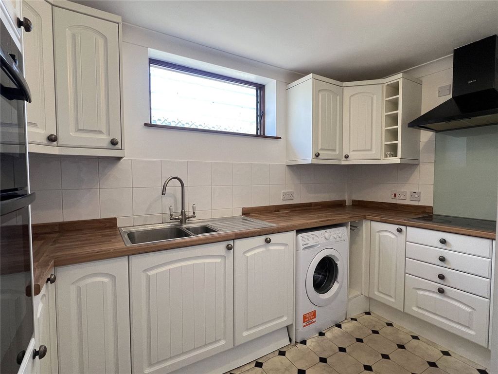 Property photo 3 of 9 Kitchen