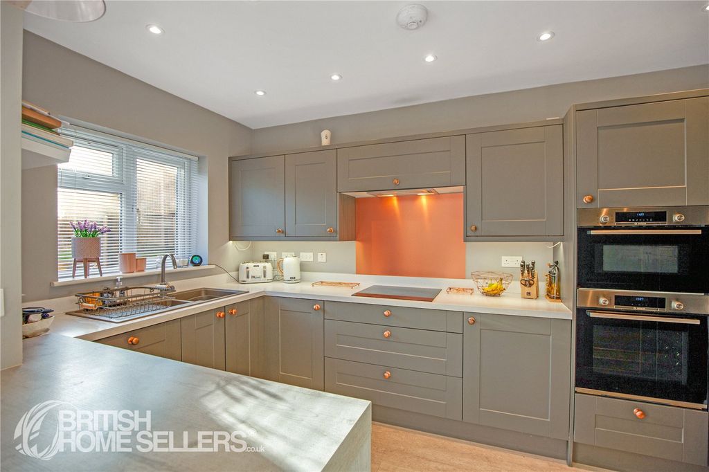 Property photo 2 of 15 Picture No. 10