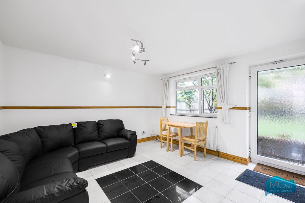 Property photo 2 of 9 Picture No. 25