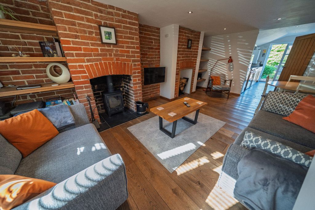 Property photo 2 of 11
