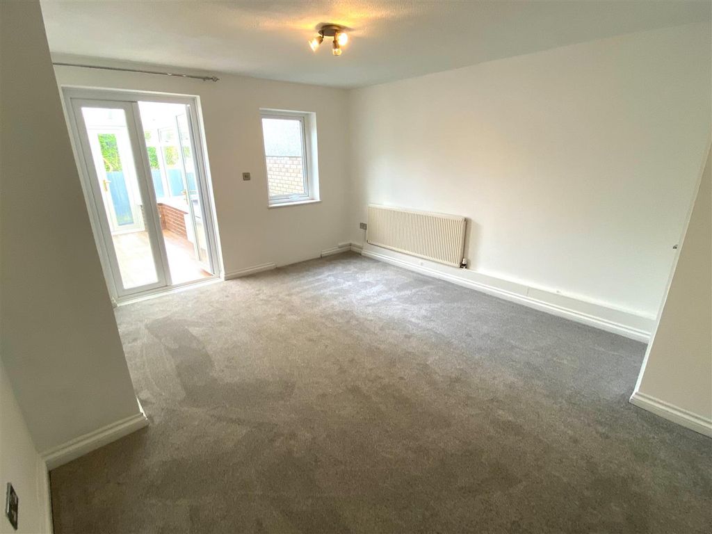 Property photo 2 of 14 96 Trelawney Parc Lounge