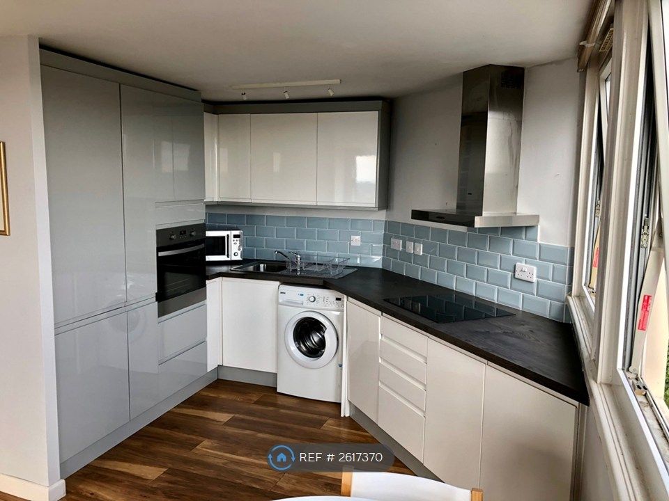 Property photo 2 of 7 Kitchen
