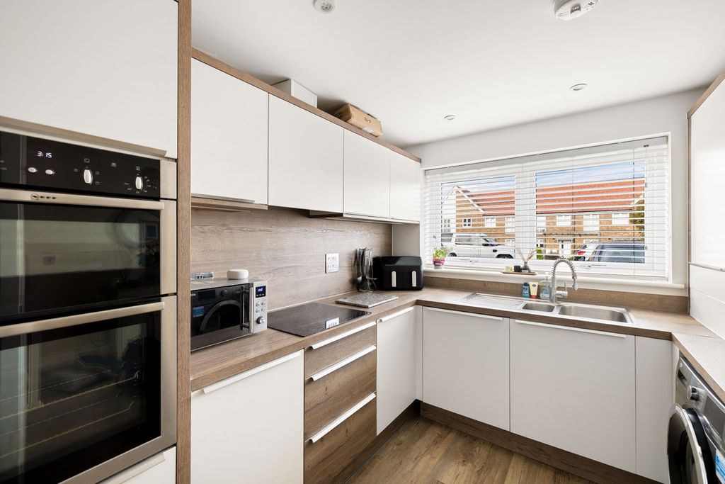 Property photo 3 of 16