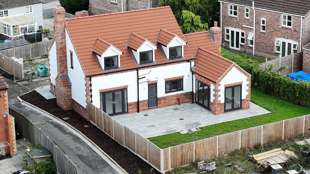 Property photo 1 of 28