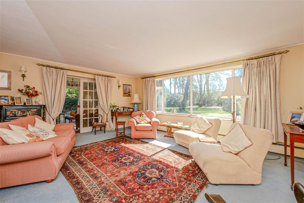 Property photo 3 of 18 Sitting Room