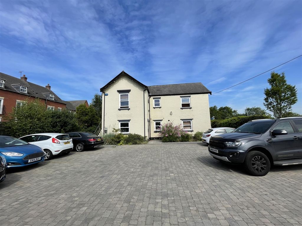 Property photo 1 of 5