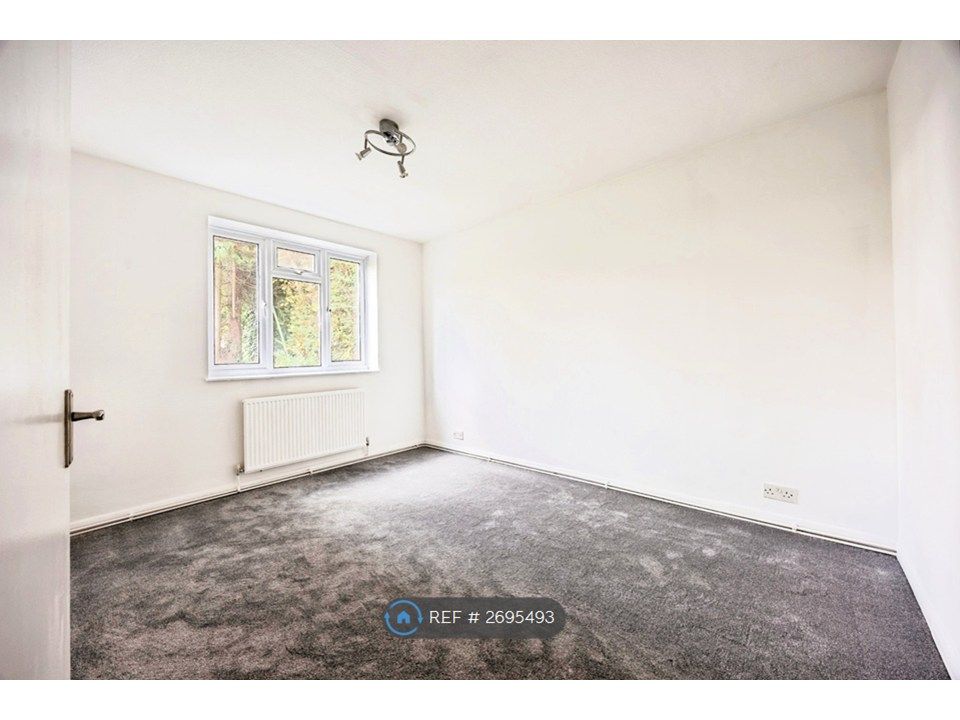 Property photo 3 of 8 Master Bedroom