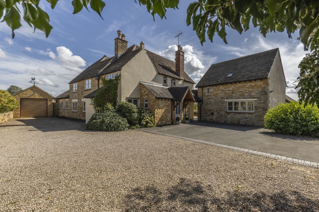 Property photo 2 of 35