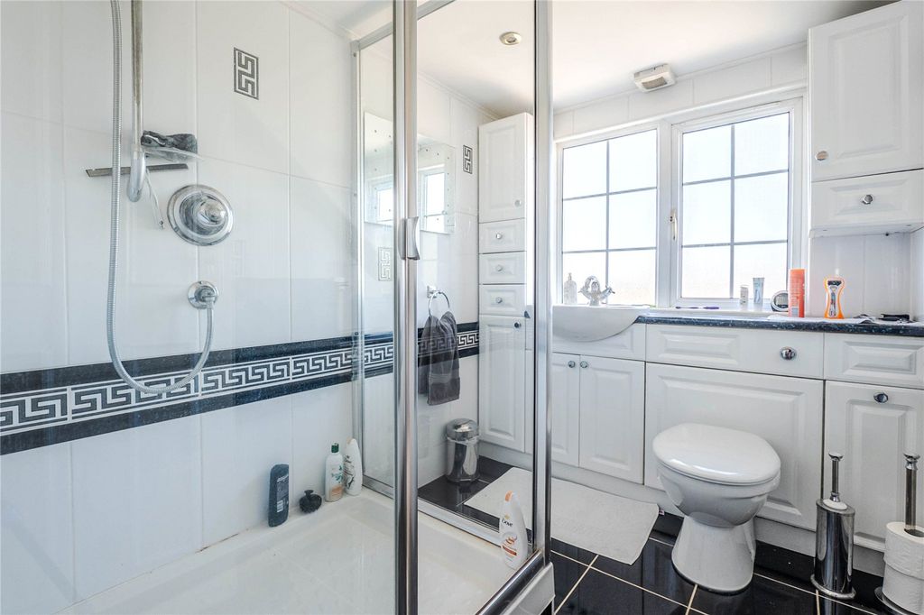 Additional image 17 of 5 bed detached house for saleSt Christophers Close, Dunstable, Bedfordshire LU5