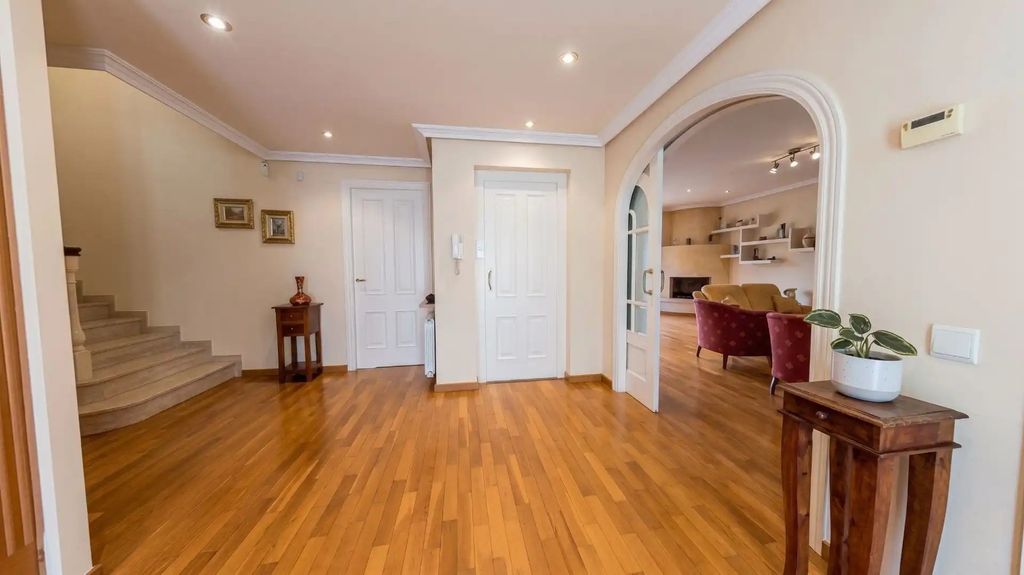 Property photo 3 of 42