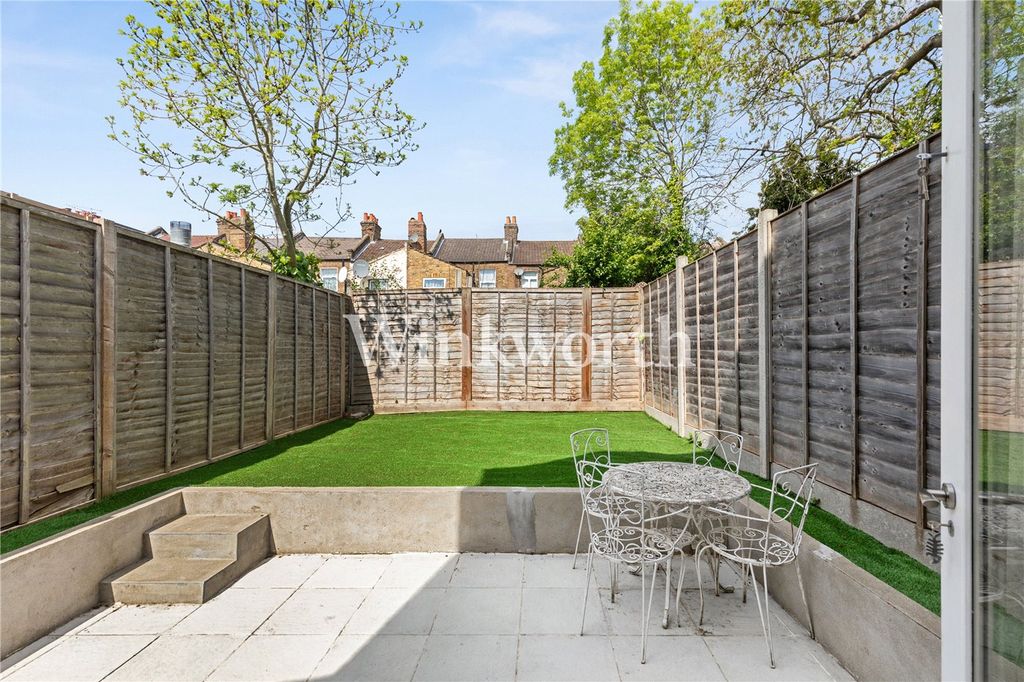 Property photo 3 of 26 Picture No. 02