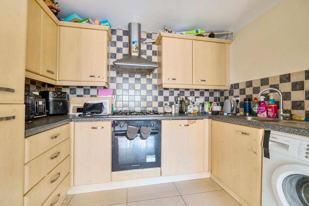 Property photo 3 of 11