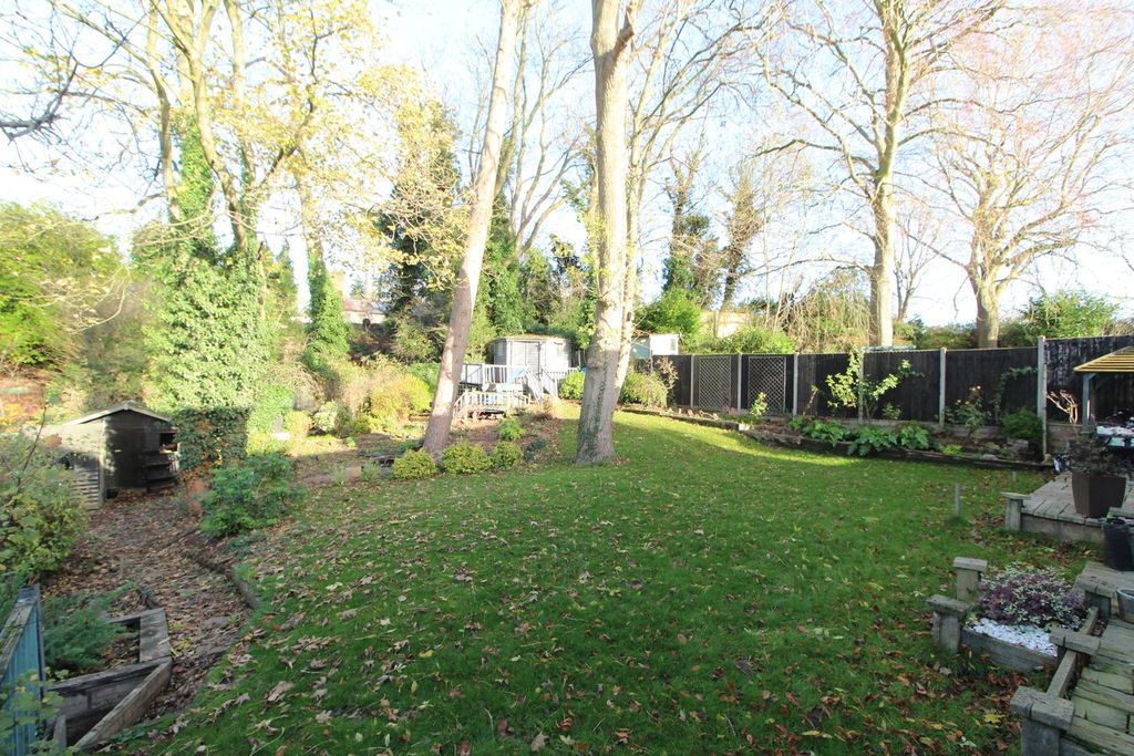 Property photo 2 of 32