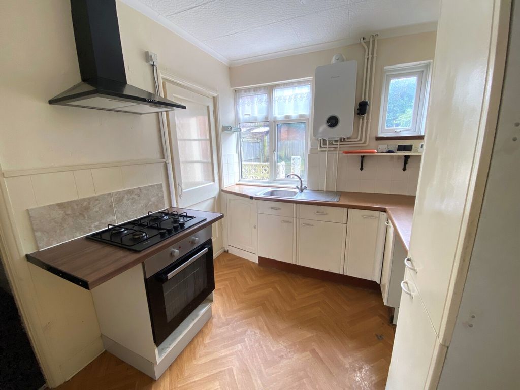 Property photo 3 of 9 Kitchen