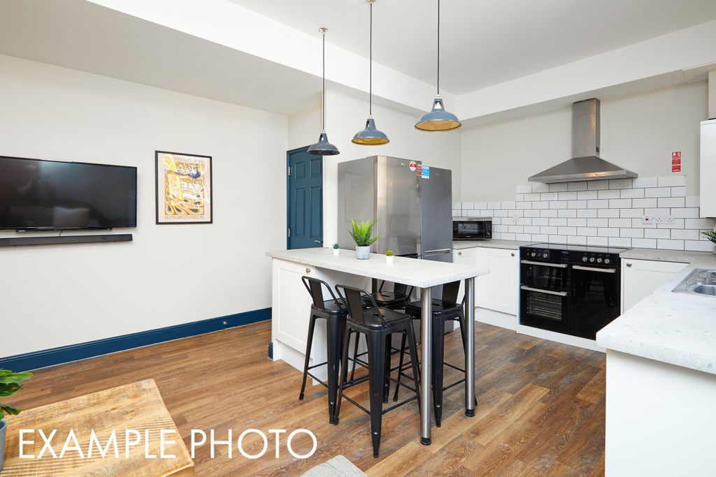 Property photo 2 of 12 Flat 19, Shoe And Boot, Example 3