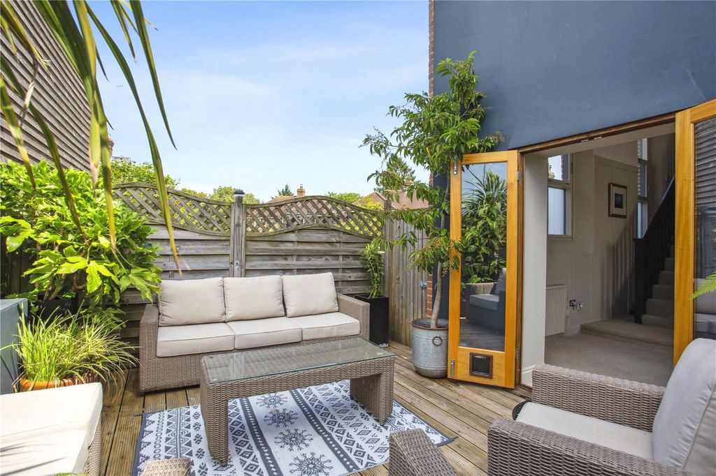 Property photo 3 of 15 Terrace