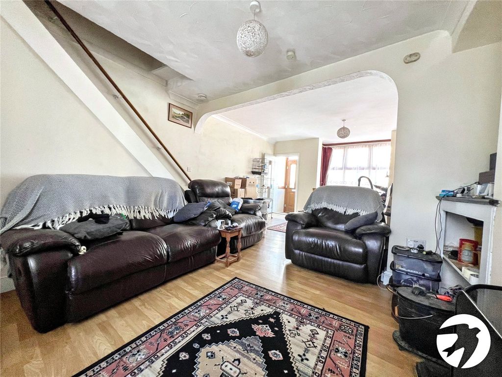 Property photo 3 of 11 Lounge