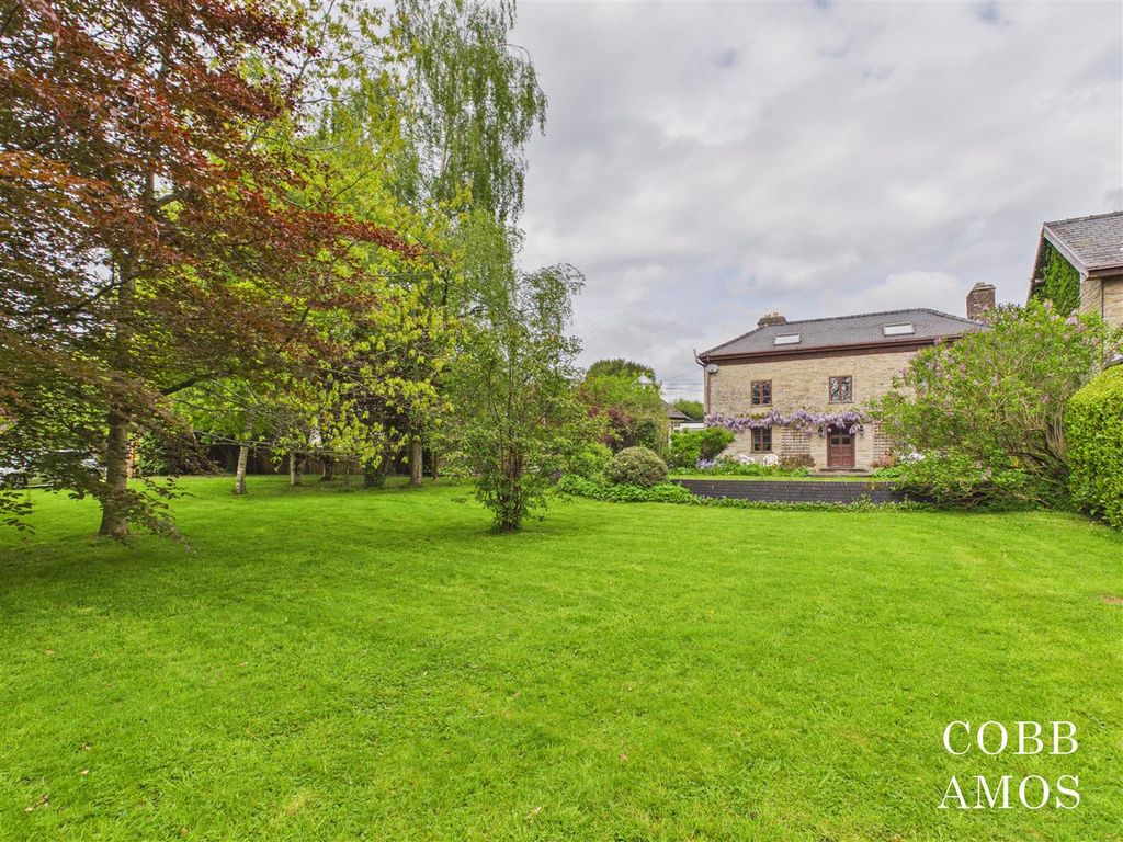 Property photo 1 of 34 Cam03722G0-Pr0107-Still029.Jpg