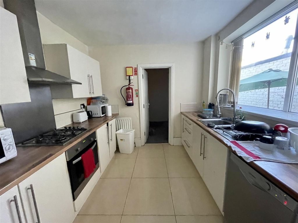 Property photo 2 of 31